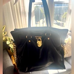 MICHAEL KORS HAMILTON HANDBAG BLACK